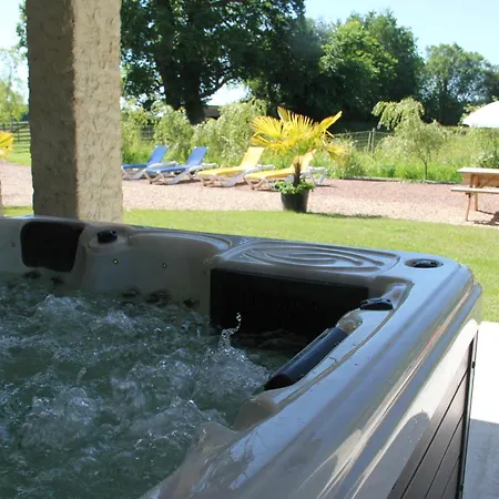 Logis Du Grand Pin * Saint-Martin-des-Entrées